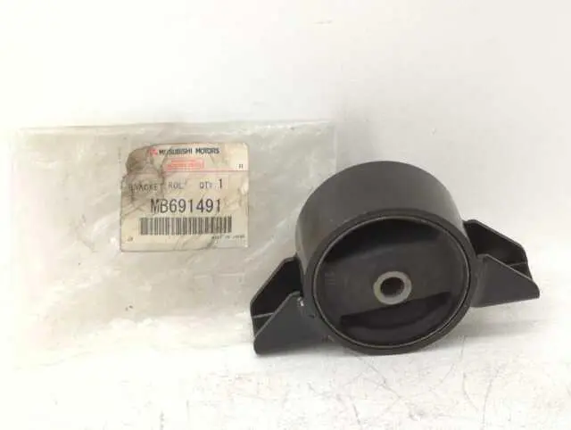 ENGINE MOUNTING INSULATOR