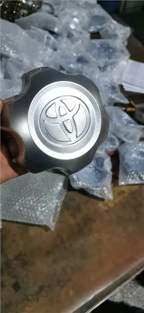 WHEEL HUB CAP