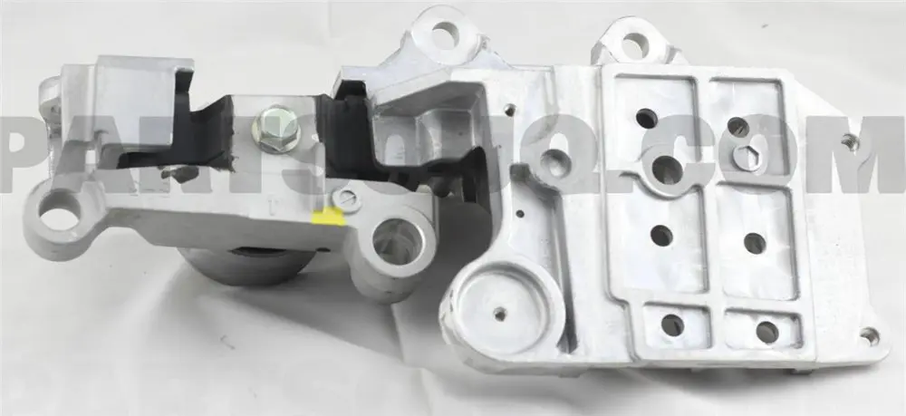 ENGINE MOUNTING INSULATOR