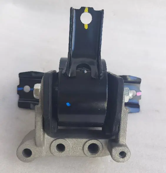 ENGINE MOUNTING INSULATOR