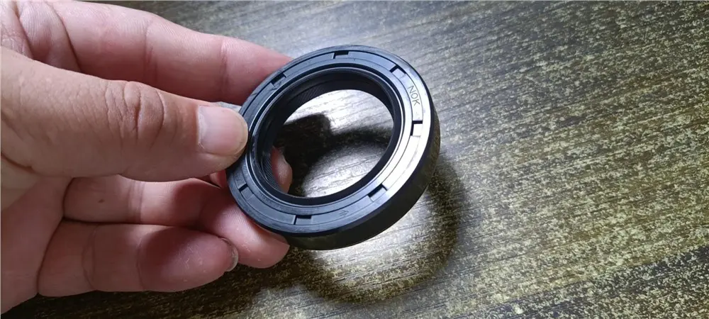 ENGINE OIL SEAL