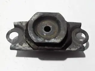 ENGINE MOUNTING INSULATOR