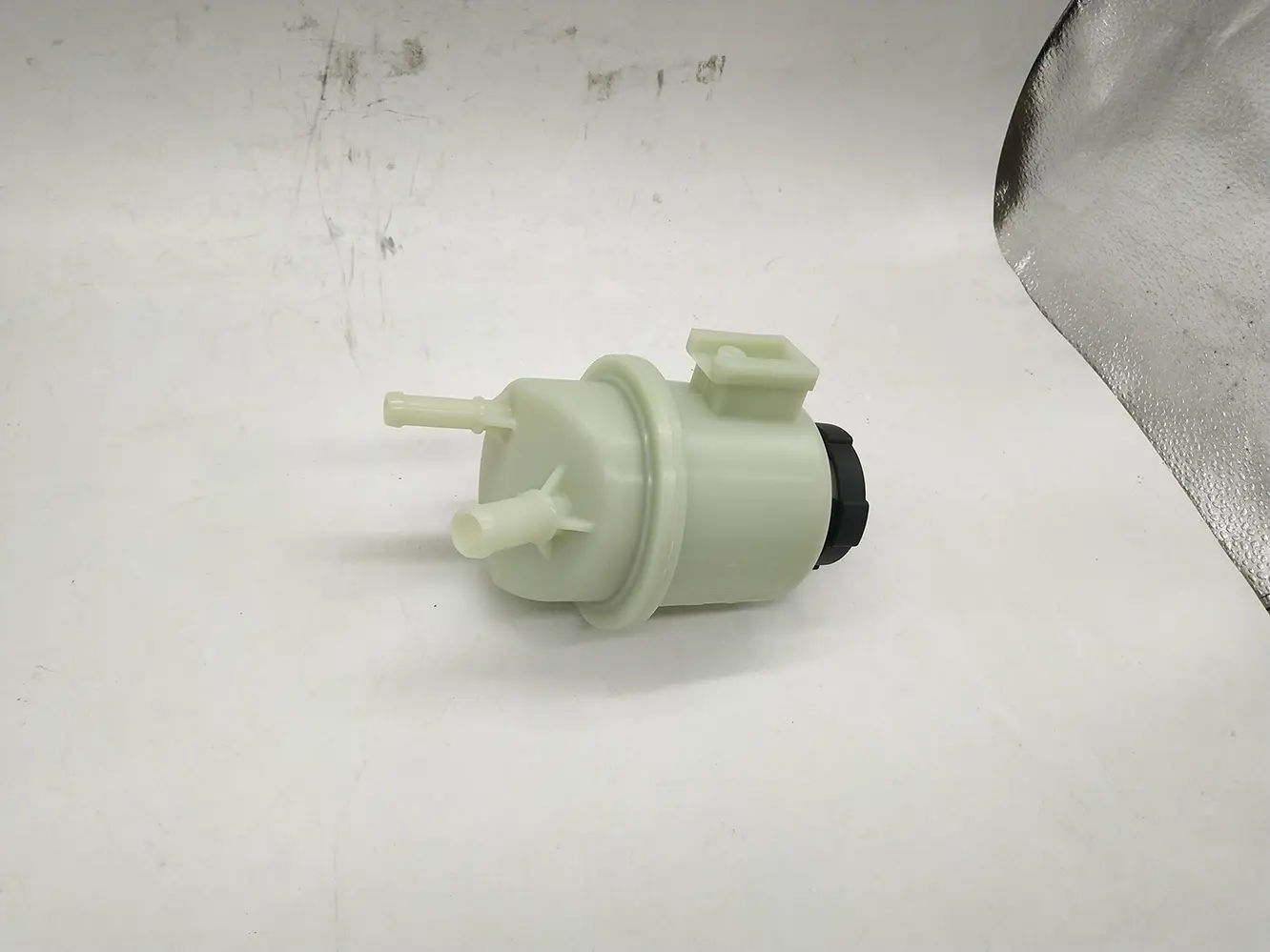 POWER STEERING OIL RESERVOIR