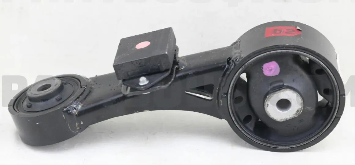 ENGINE MOUNTING INSULATOR