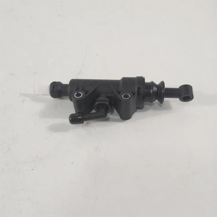 CLUTCH MASTER CYLINDER